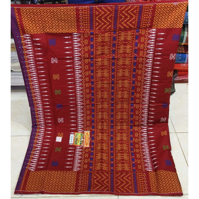 Sarung katun motif tumtuman warna dasar hitam
