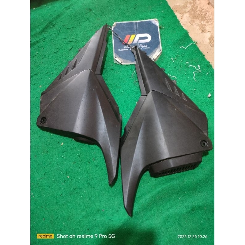 cover body side tutup aki Honda Megapro monoshock original