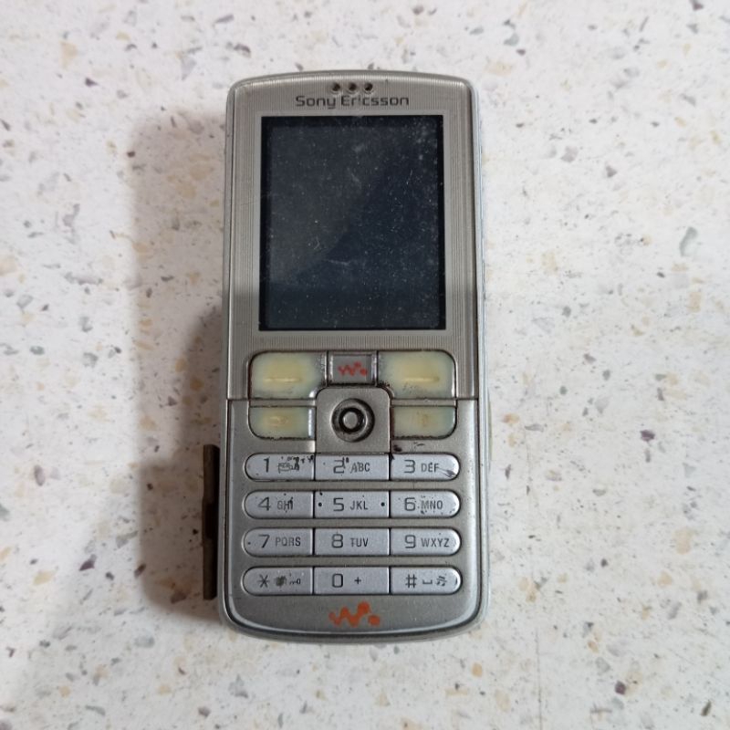handphone sony ericsson W700i bahan gambling