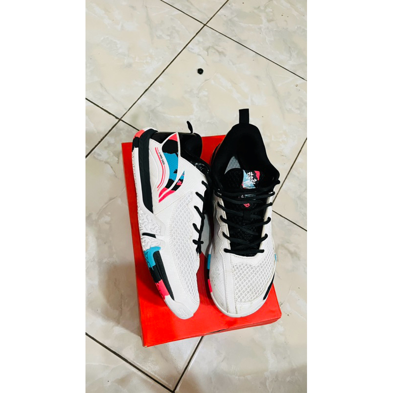 sepatu lining saga 2 pro LITE