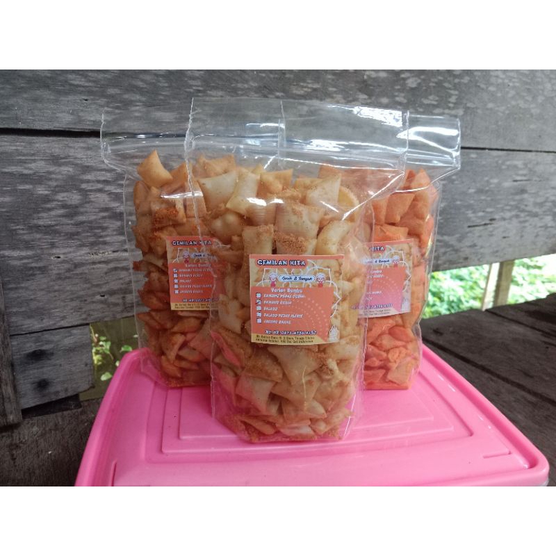 

keripik pangsit rasa bawang pedas gurih dan bawang gurih berat 75 gram