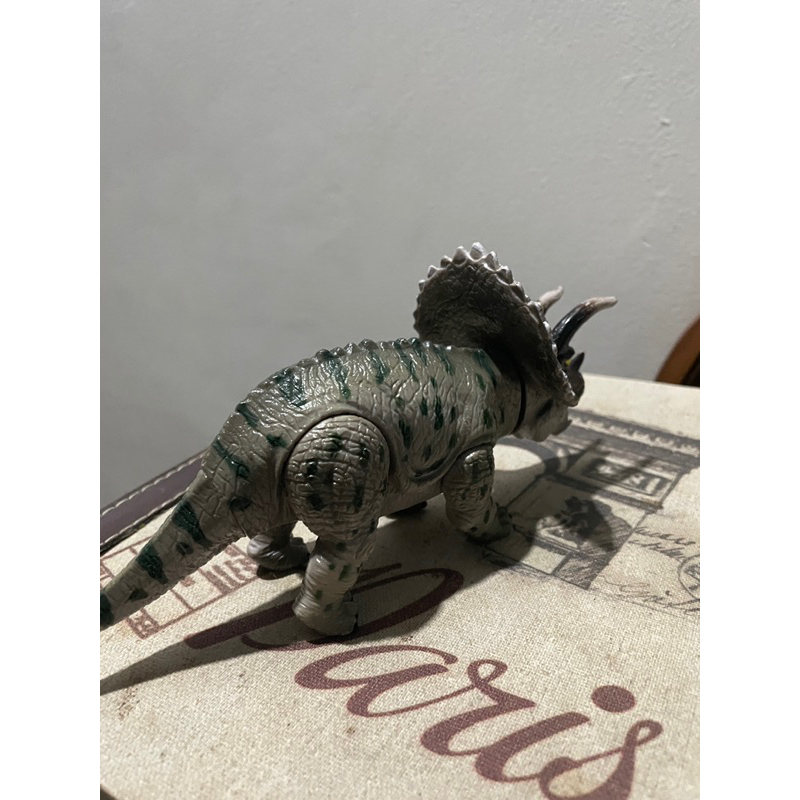 Figure dinosaurus triceratops scale geoworld