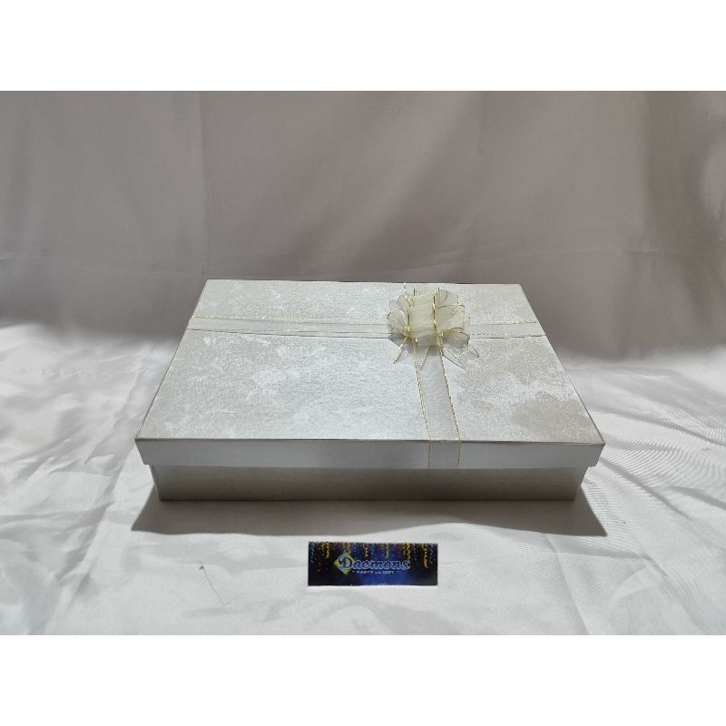 

BOX KEMEJA 35X25X7 / GIFT BOX / GIFT BOX SEDANG / GIFT BOX KECIL / BOX HAMPERS / DUS COKLAT / GIFT BOX / BOX KADO / BOX HARD COVER