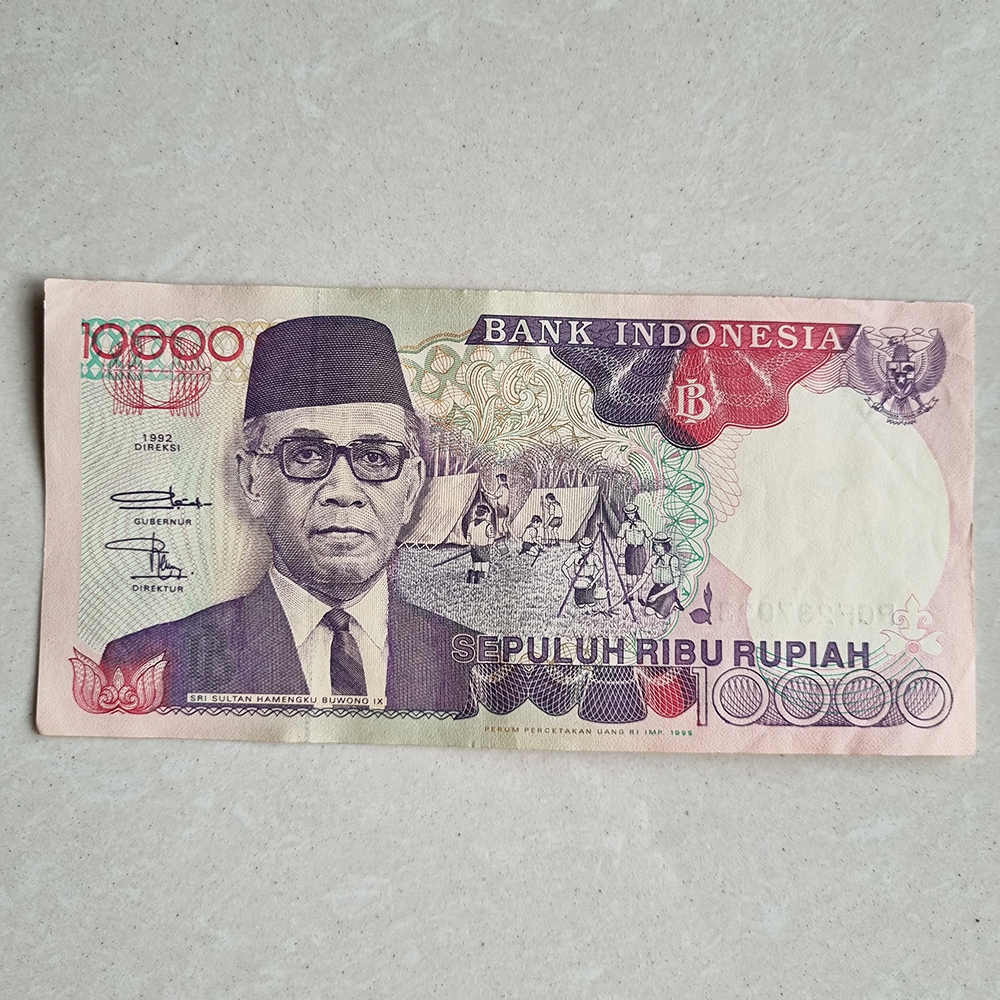 UANG KERTAS LAMA KUNO SEPULUHRIBU (Rp10.000)GAMBAR SRI SULTAN HAMENGKU BUWONO IX TAHUN 1992