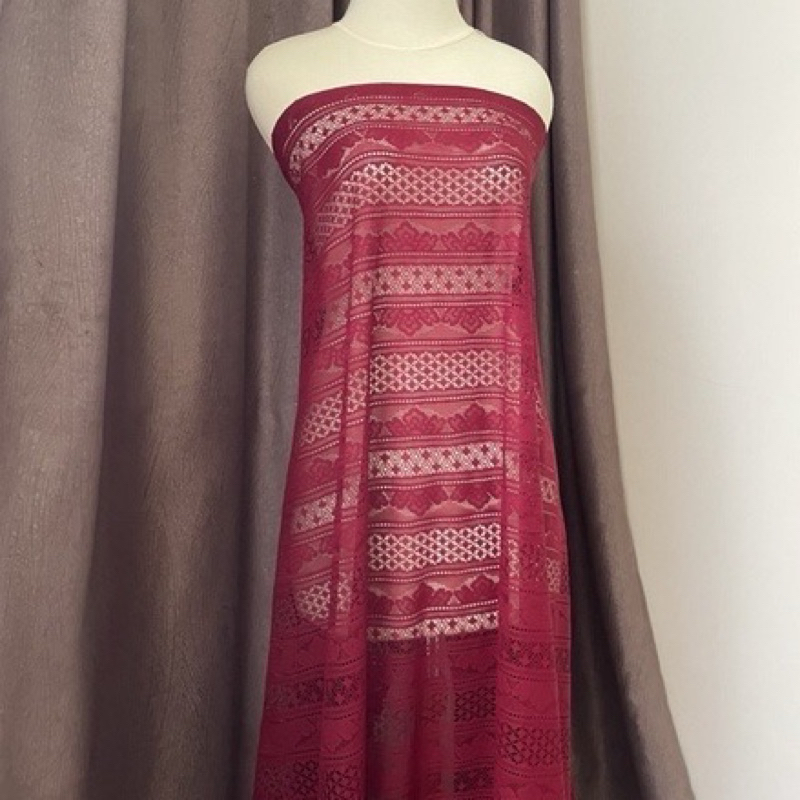 1 roll kain brokat lace crown warna merah maroon isi 51 yard