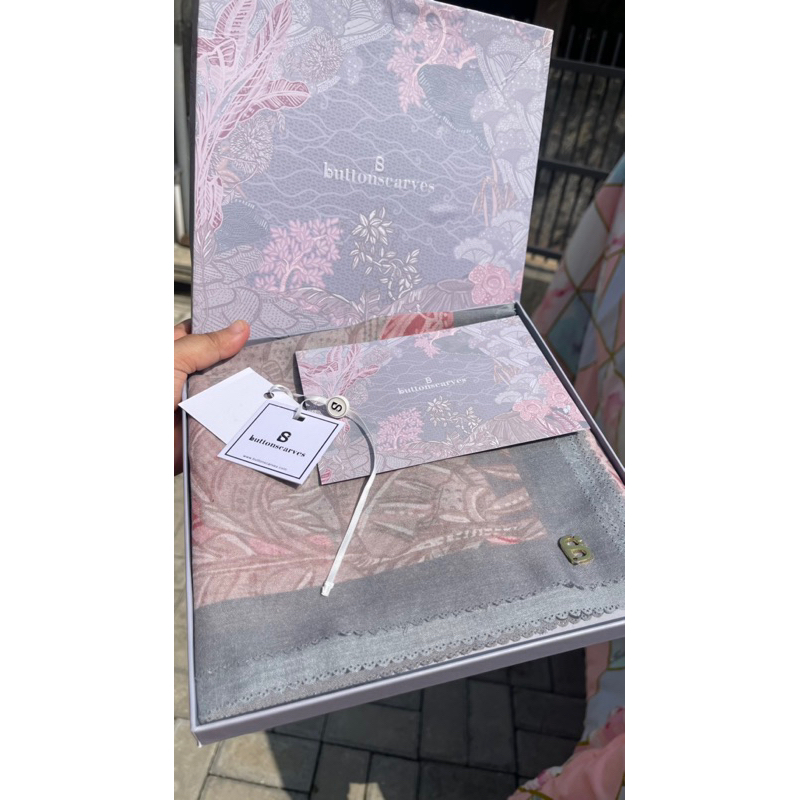 Buttonscarves nusantara savanna