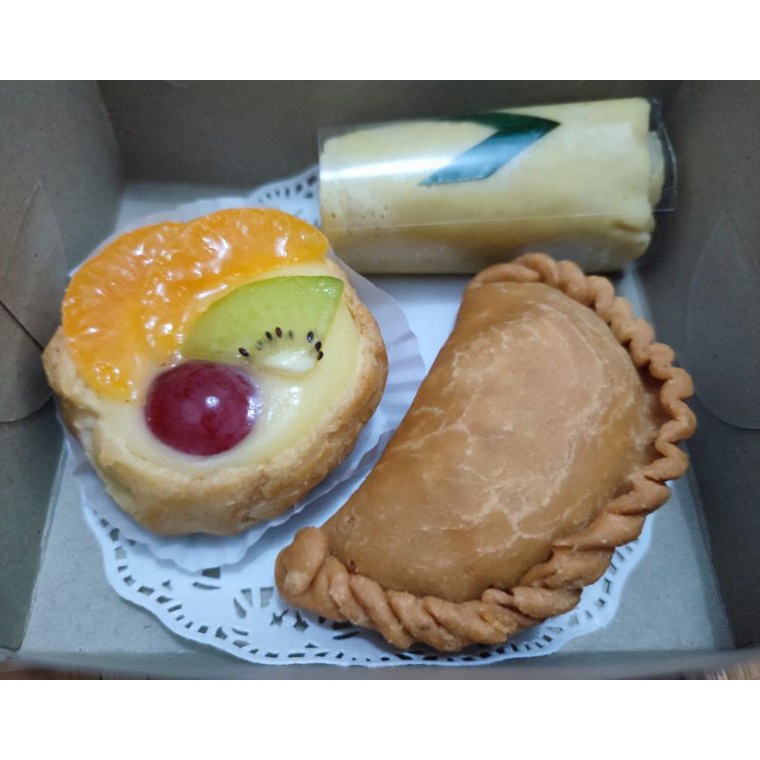 

Snack Box Isi 3 Kue Premium Halal Enak Murah Free Stiker