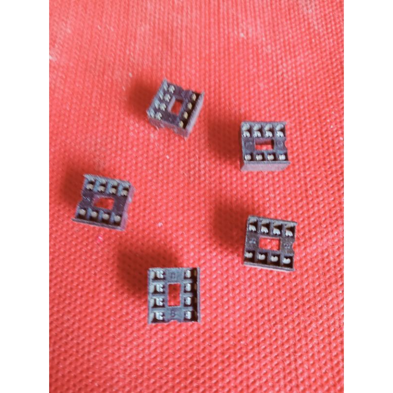 SOKET IC 8 KAKI