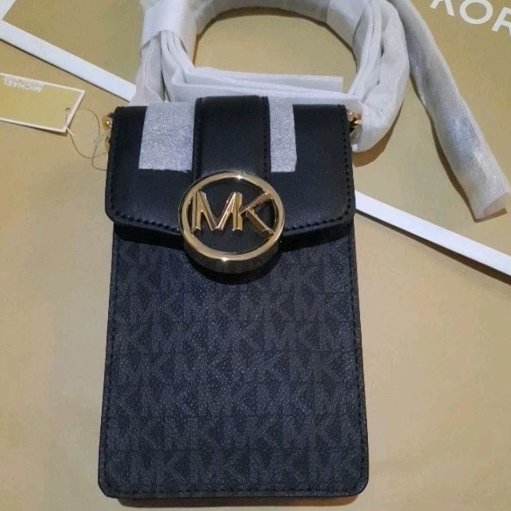 MK Phonebag Xbody Carmen Sign Black