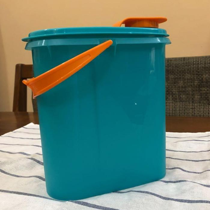 TUPPERWARE PROMO SALE  BEVERAGE BUDDY 1.9L PITCHER BIRU TEMPAT AIR MINUM TEKO