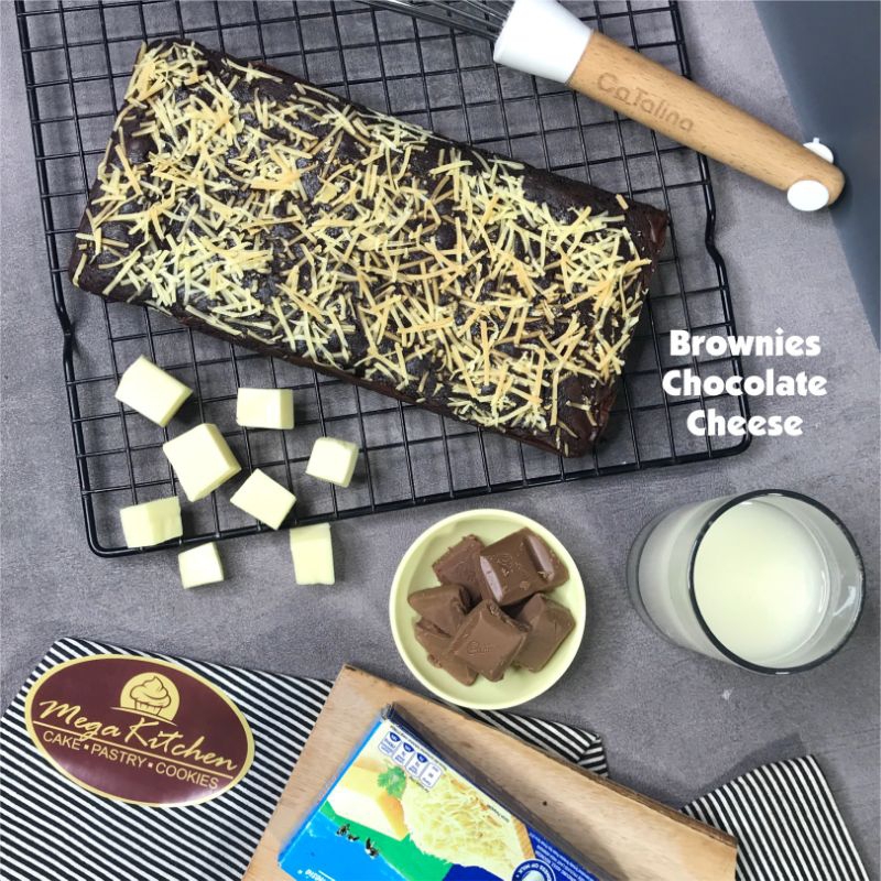 

Fudgy Brownies Box by MEGAkitchen||brownies topping cheese || fudgy brownies || hampers ||