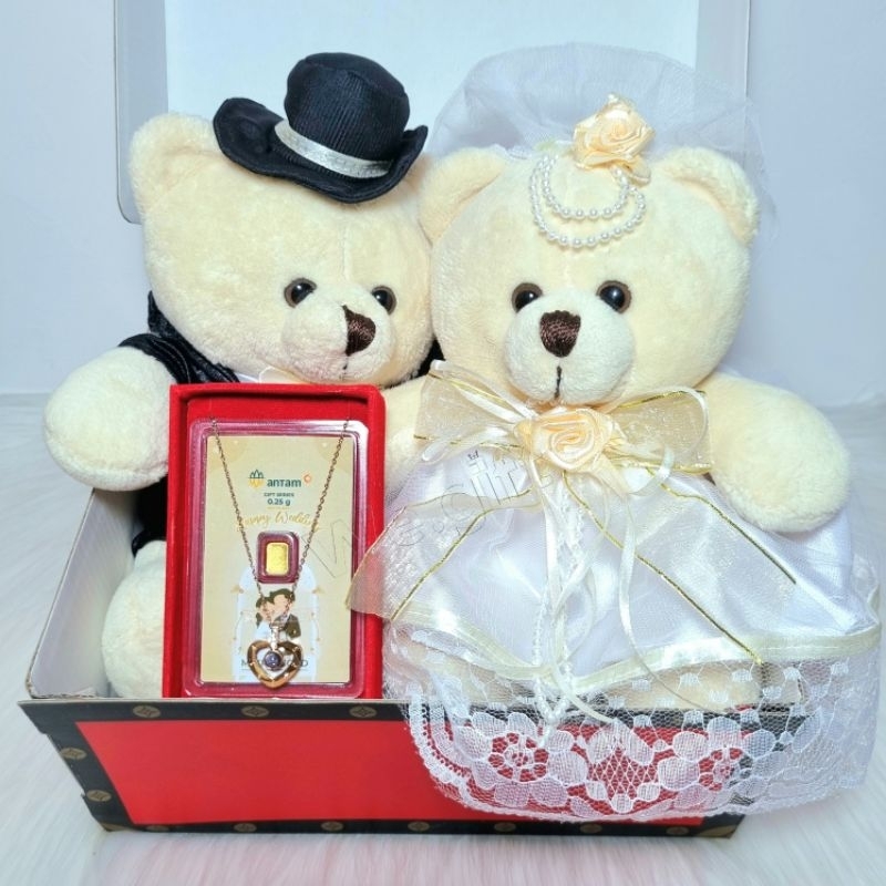 Wedding Gift / Kado Pernikahan: Boneka Pengantin, LM Emas Antam 0,25gr, Kalung Proyeksi 100 Bahasa I