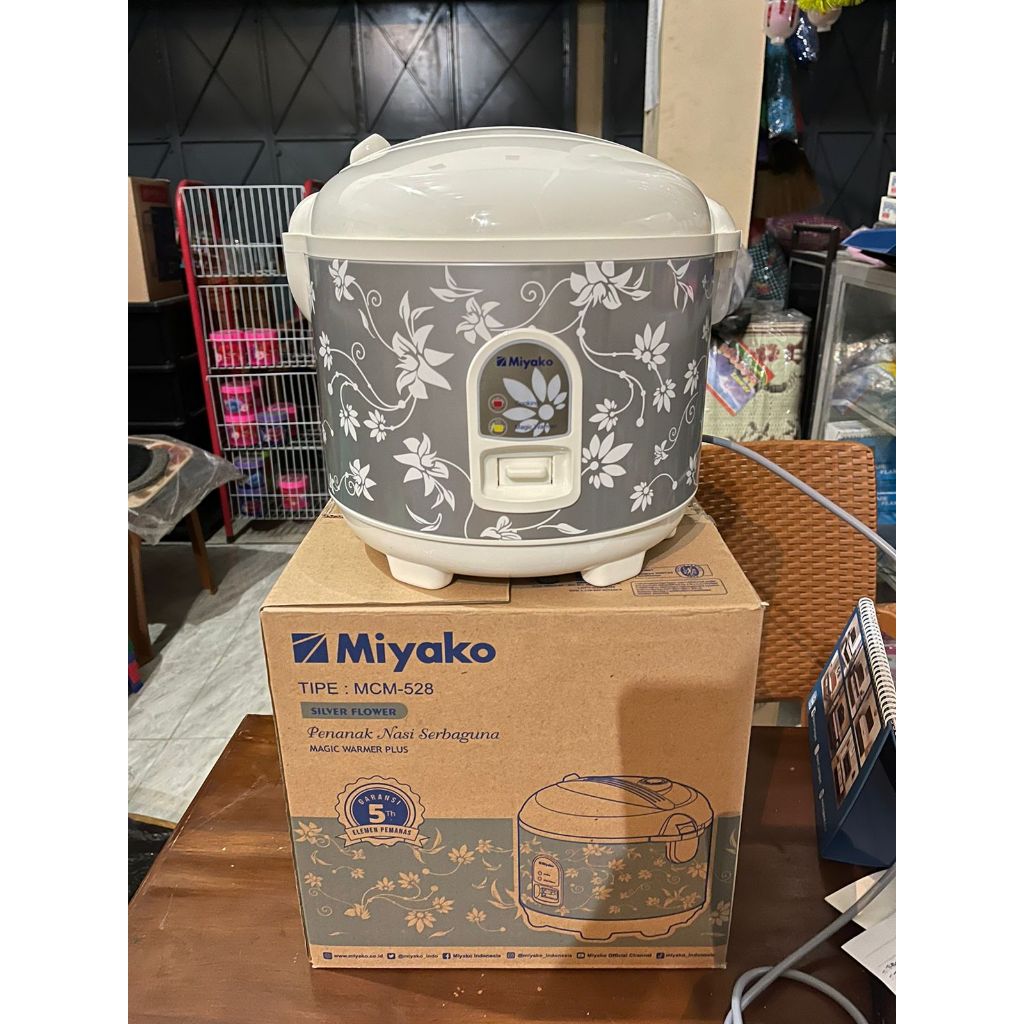 Magic Com Miyako 528