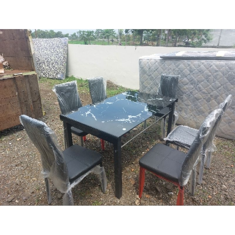 Meja makan kaca hitam k4