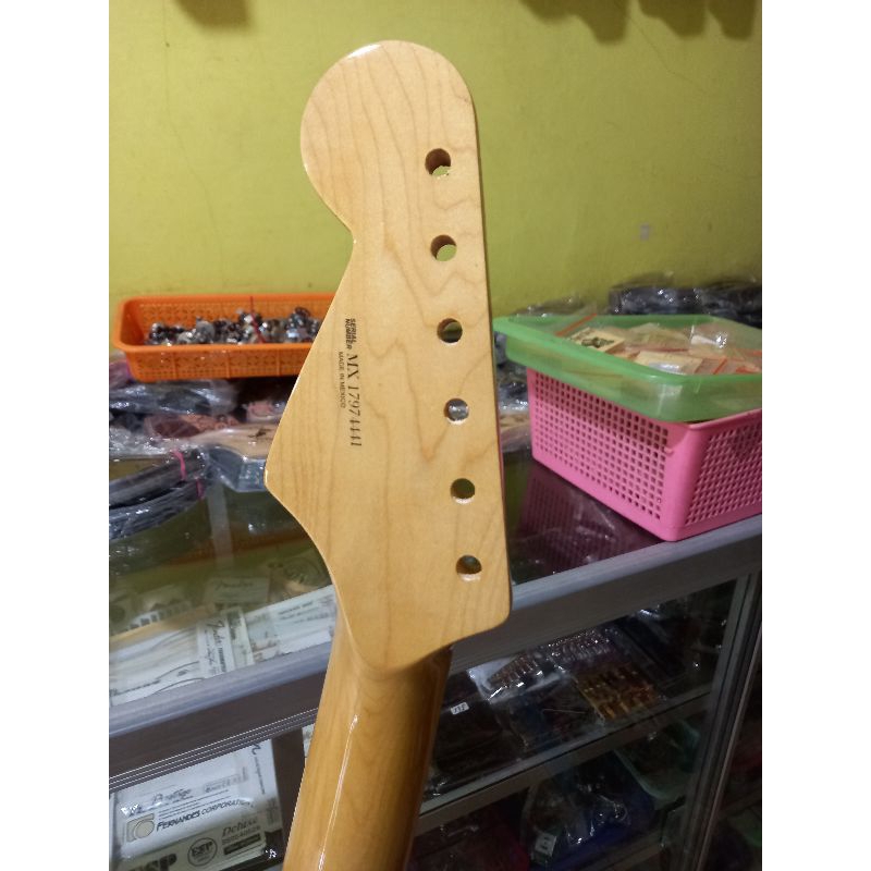 neck gitar fender stratocaster.