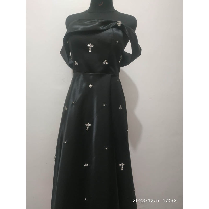 *Khusus Area Pontianak Sewa Dress Prom