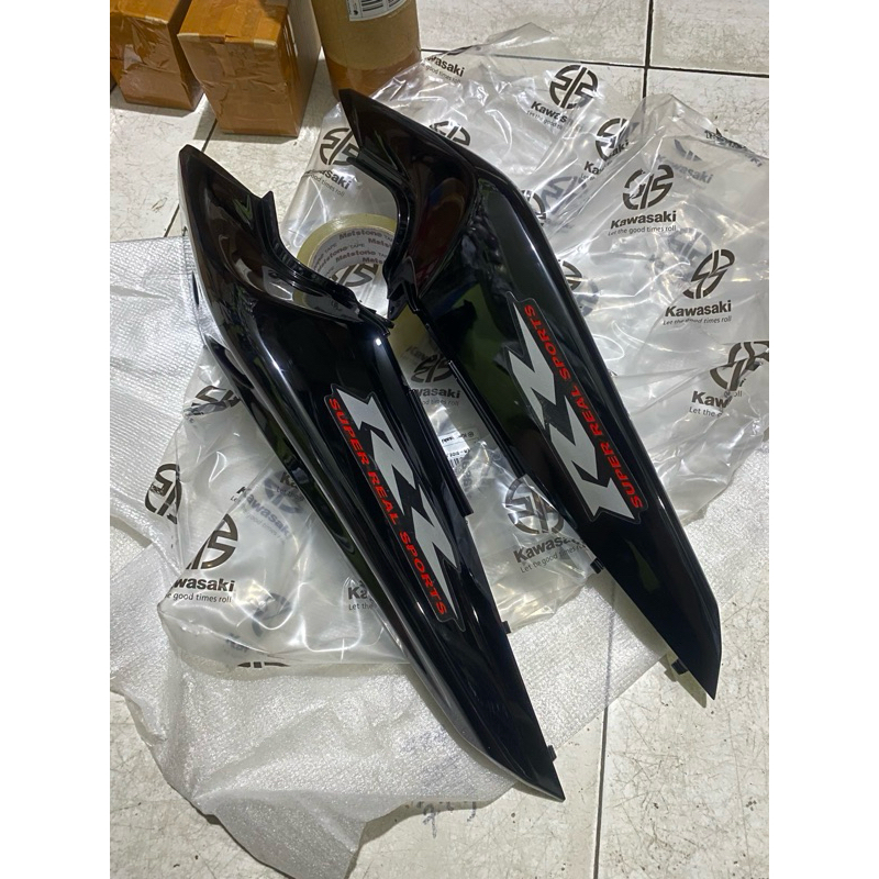 Sepasang Body belakang ninja rr new  2014 2015 LE hitam stiker
