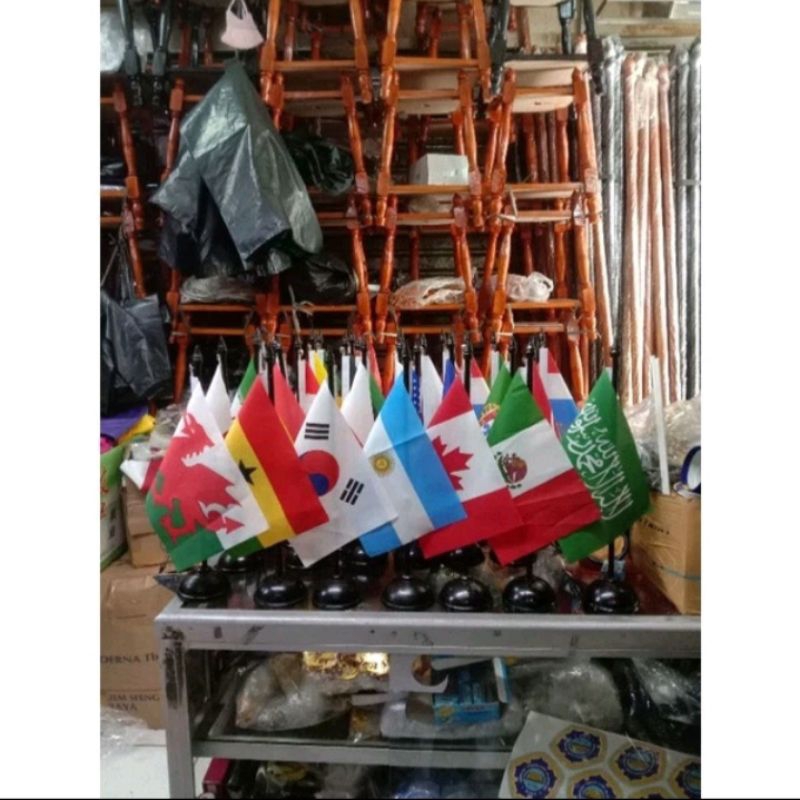 Bendera meja piala dunia sudah satu paket sama tianng