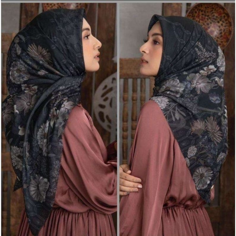 Hijab segiempat motif bunga warna hitam