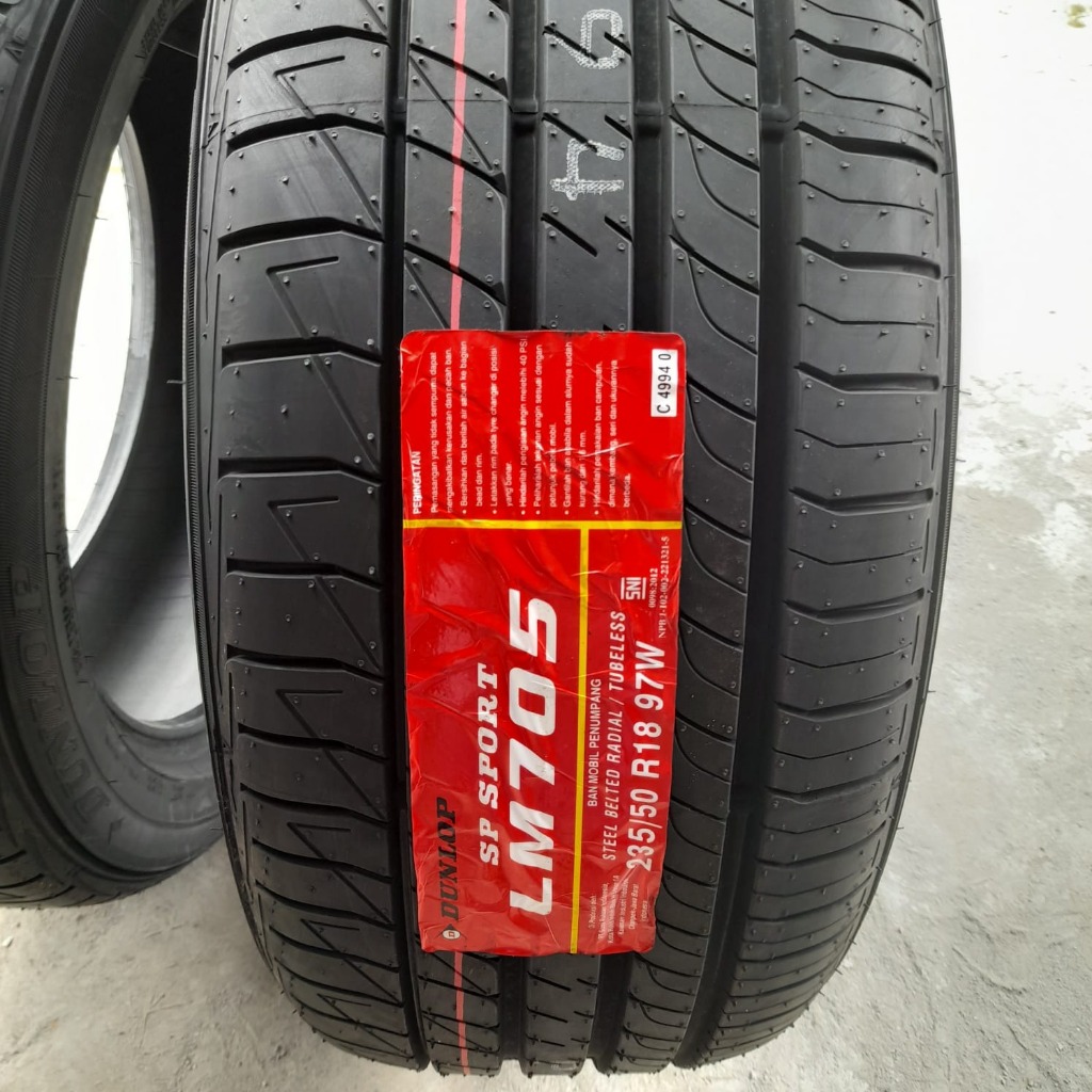 BAN MOBIL INNOVA REBORN RING 18 DUNLOP SP SPORT LM705 235 50 R18 BAN AWET