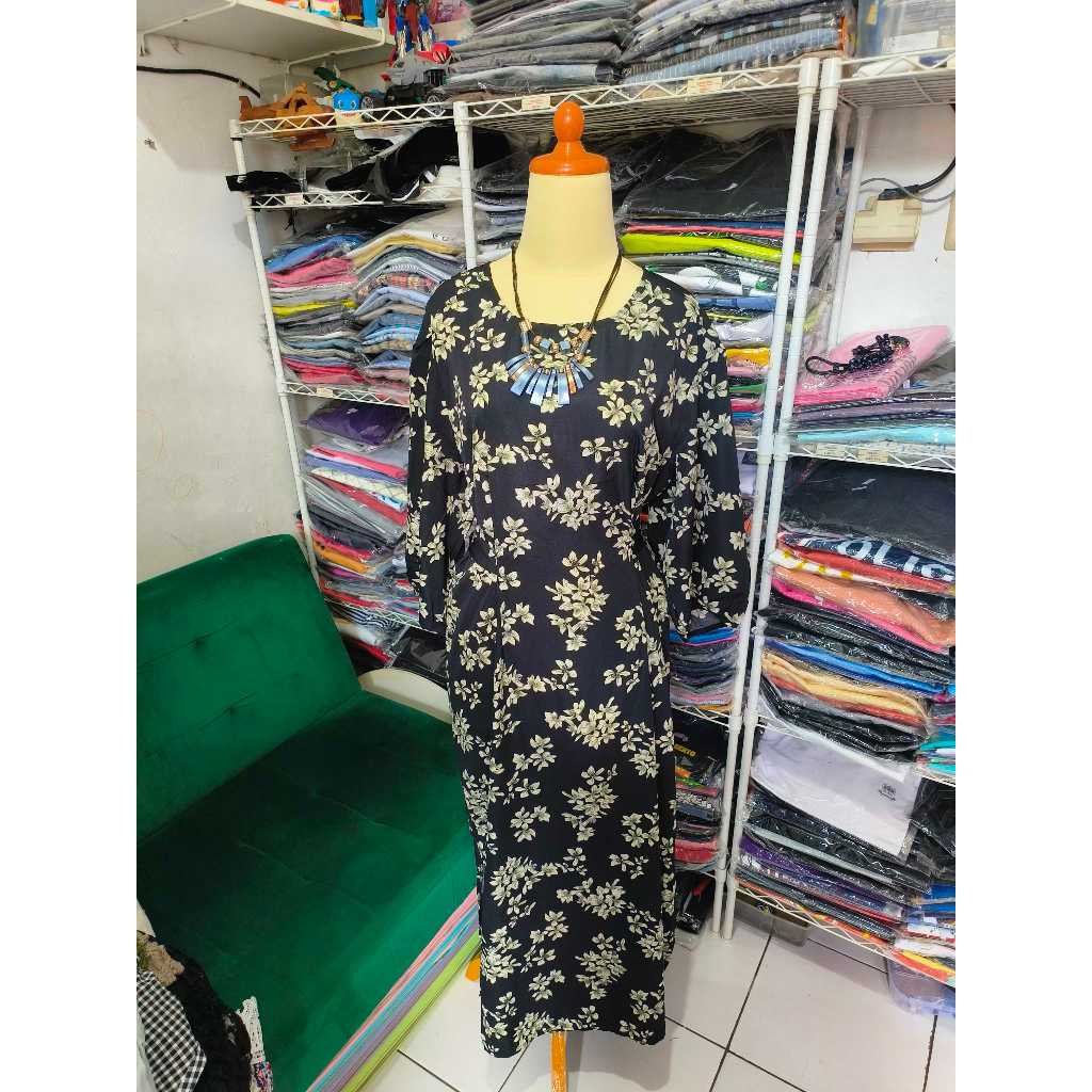 Dress Romi Story Hitam Motif Bunga