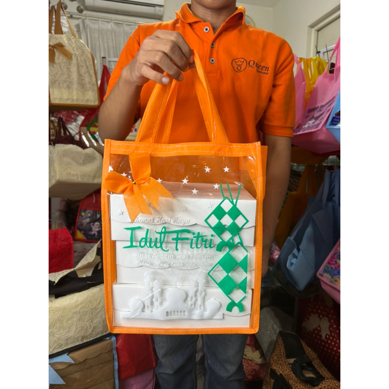 

HARGA LUSIN ISI 12 BIJI- TAS HAJATAN BOX NASI 22x22x30 TEBAL MIKA 0.25 MM EDISI IDUL FITRI