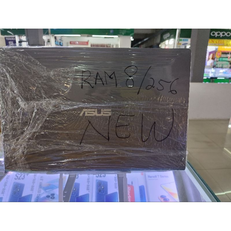 LAPTOP ASUS  RAM 8/256 CELERON