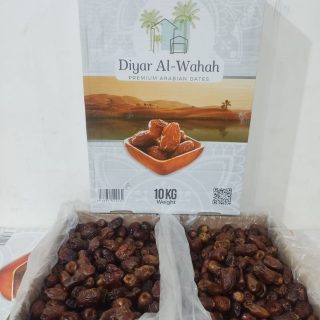 

Kurma Diyar Al-Wahah Premium Arabian Dates 1KG Kemasan Plastik Mika