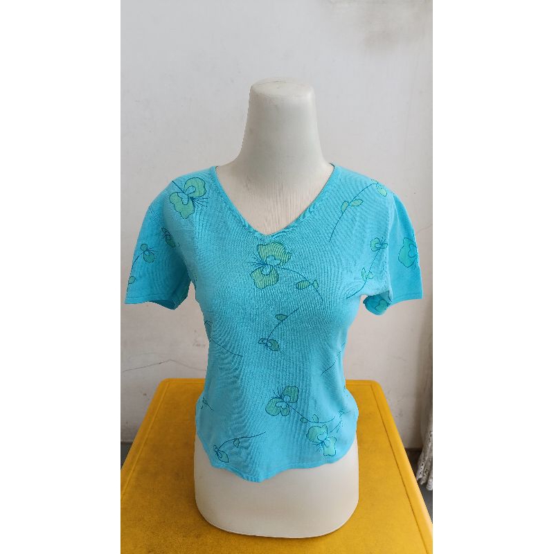 Atasan blouse kaos wanita motif bunga biru laut