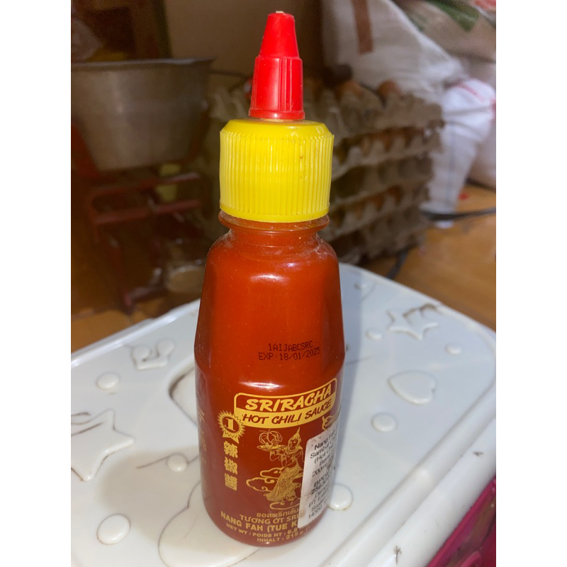 

sriragha hot Chili sauce 215 gram