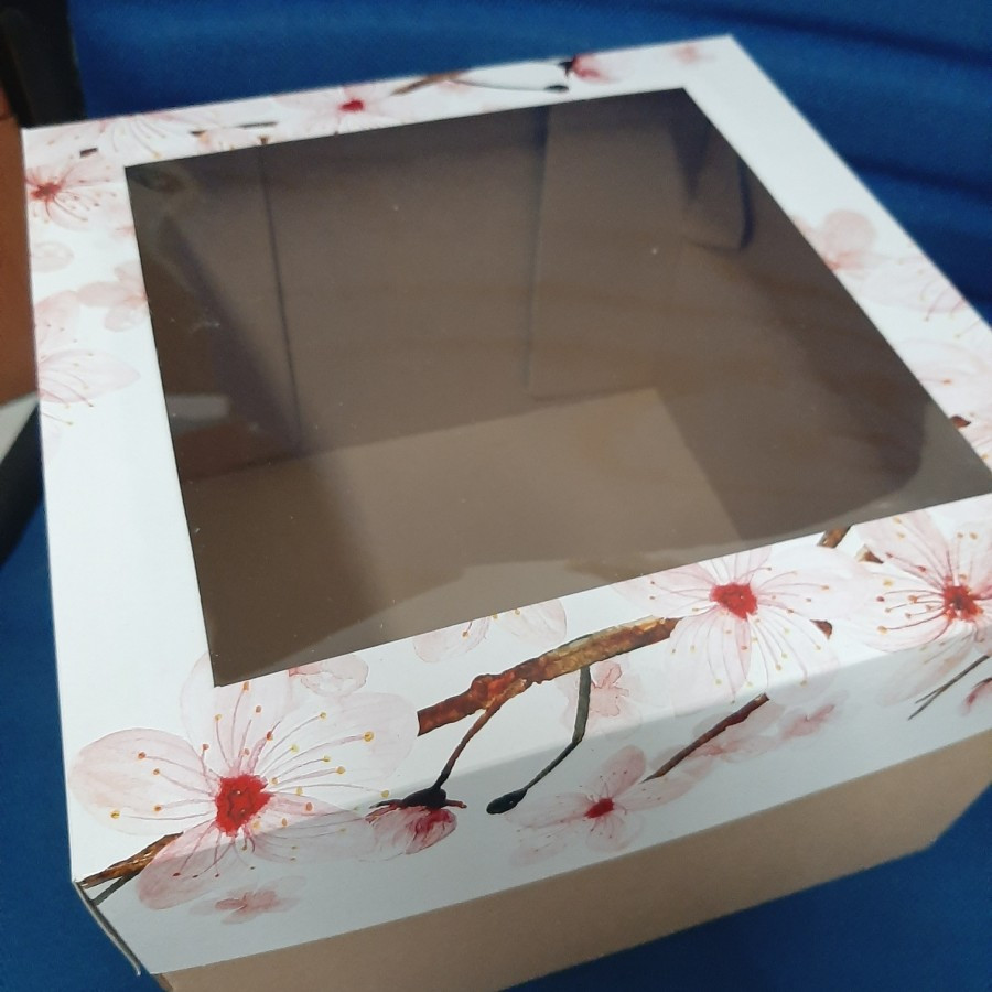 

Kardus Hampers Parcel Kemasan Kue Ulang Tahun Tahun Jendela Box Hadiah Kado Motif Ceri Mika Ukuran 22 cm