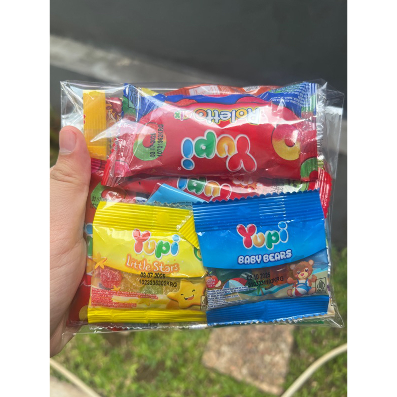 

YUPI CAMPUR 15 PCS PERMEN JELLY GUMMY MIX ANEKA RASA