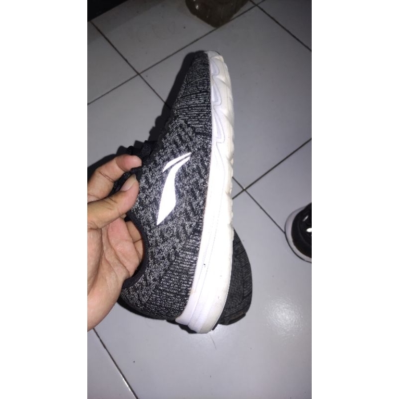 Sepatu running Li-Ning Second