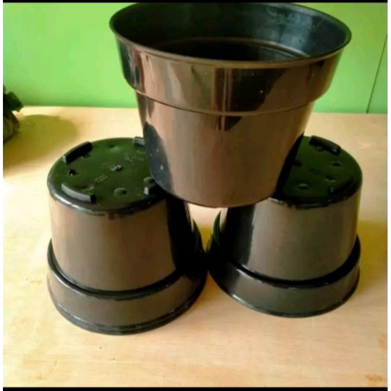 POT HITAM UKURAN 20CM