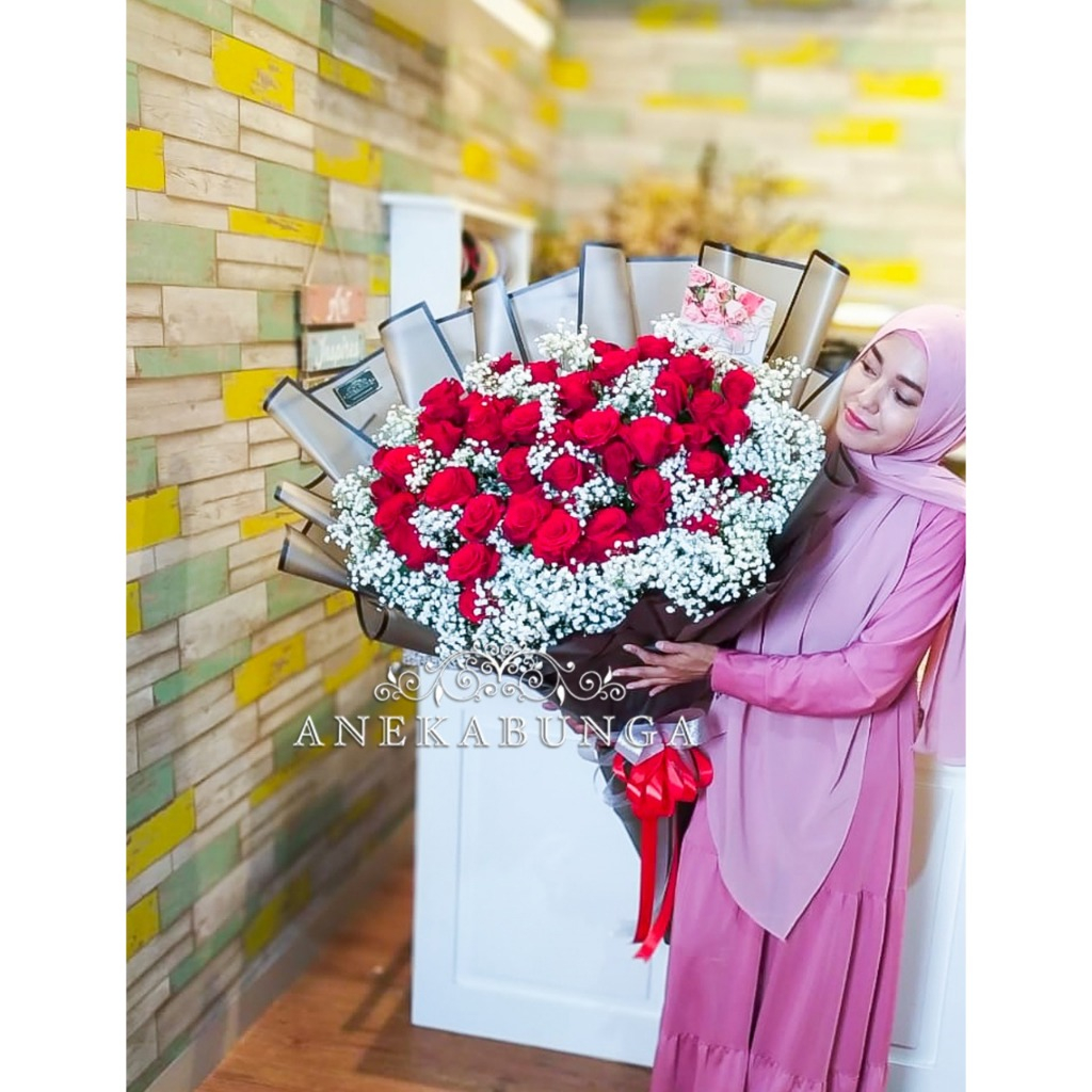 Rangkaian Buket Bunga Asli Mawar Merah Besar Mewah Premium Grade Segar Bungkus Hitam Black Wrapping 