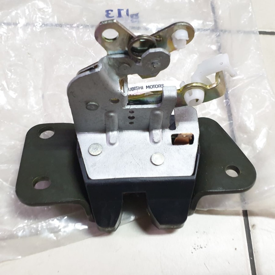 Door Lock Bagasi Asli Mitsubishi Kuda