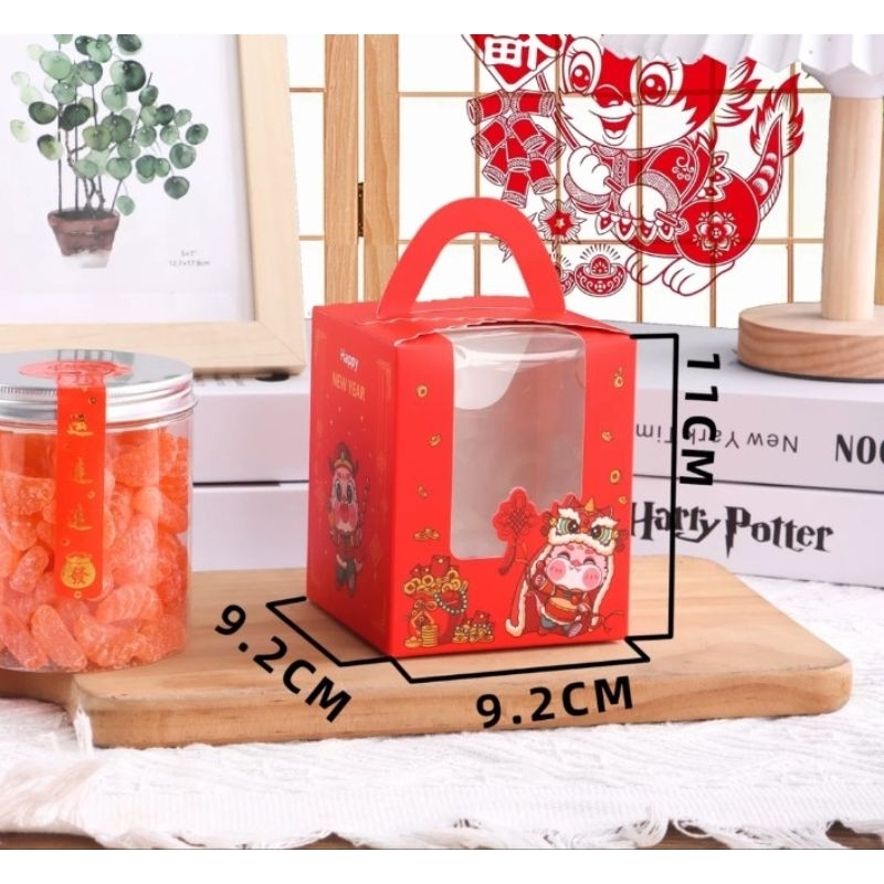 

Box Imlek 1 toples 350gr CNY Box Imlek 1 jar 600ml Box Imlek Kuker Box Imlek Cookies Box Imlek Cup cake Box Imlek 1 cupcake Dus Kue Imlek Kotak Kue Imlek Box cupcake Imlek Box hamper imlek box parcel imlek gable box imlek cookies bOx Imlek cupcake isi 2
