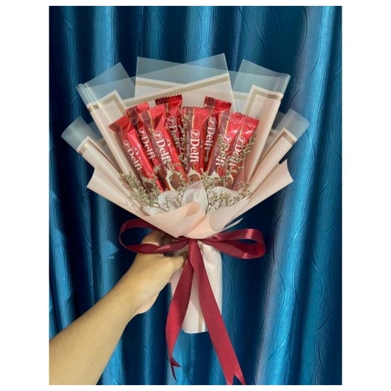 

Bucket Coklat Delfi Red Cute Wisuda Ulang Tahun