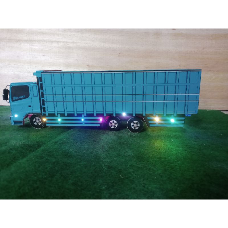 miniatur truk tronton Hino full lampu