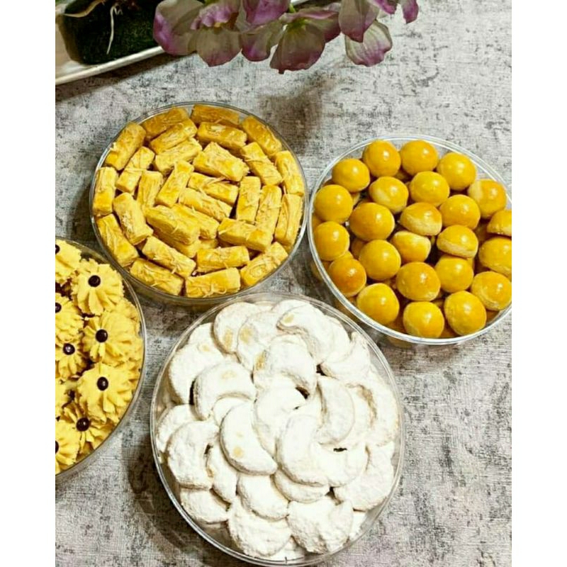 

Aneka Kue Kering Hari Raya Homemade Premium Wisman ( Nastar / Kue Sagu / Kastengel / Putri Salju )