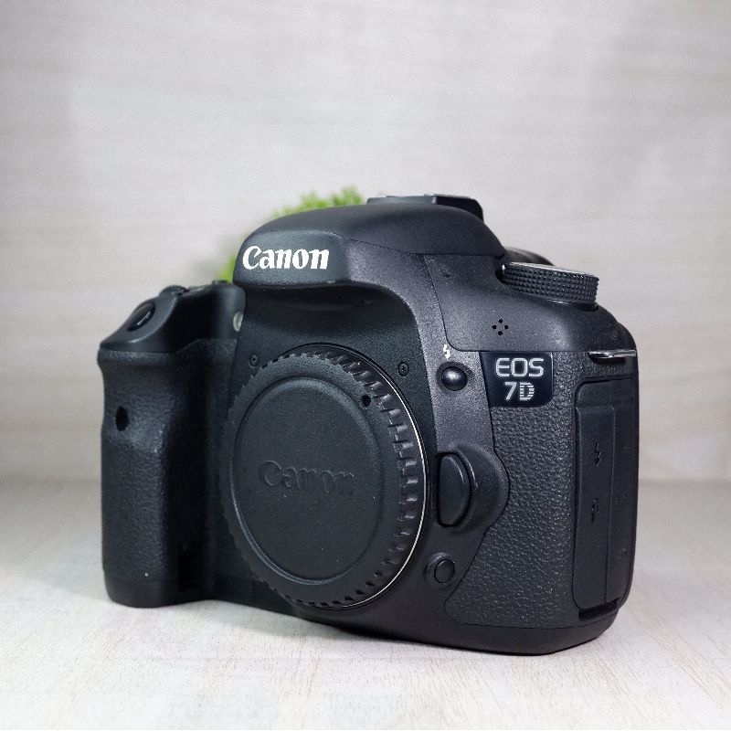 CANON 7D BODY ONLY