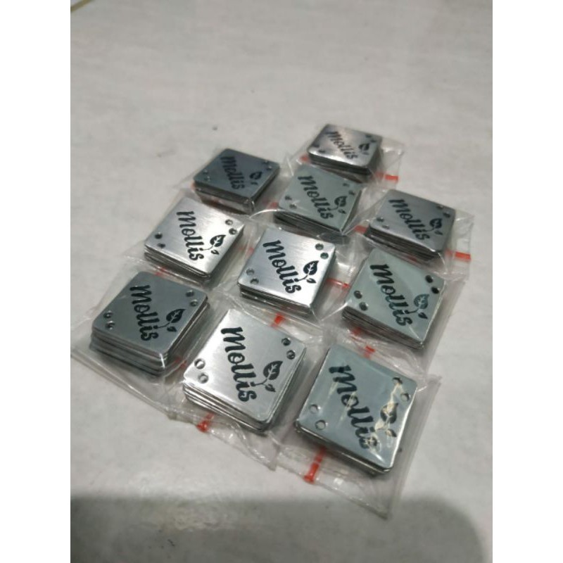 

LABEL PLAT BESI/MEREK HIBAB KUNINGAN/STENLIS FREE DESAIN MINIM ORDER 100 PCS