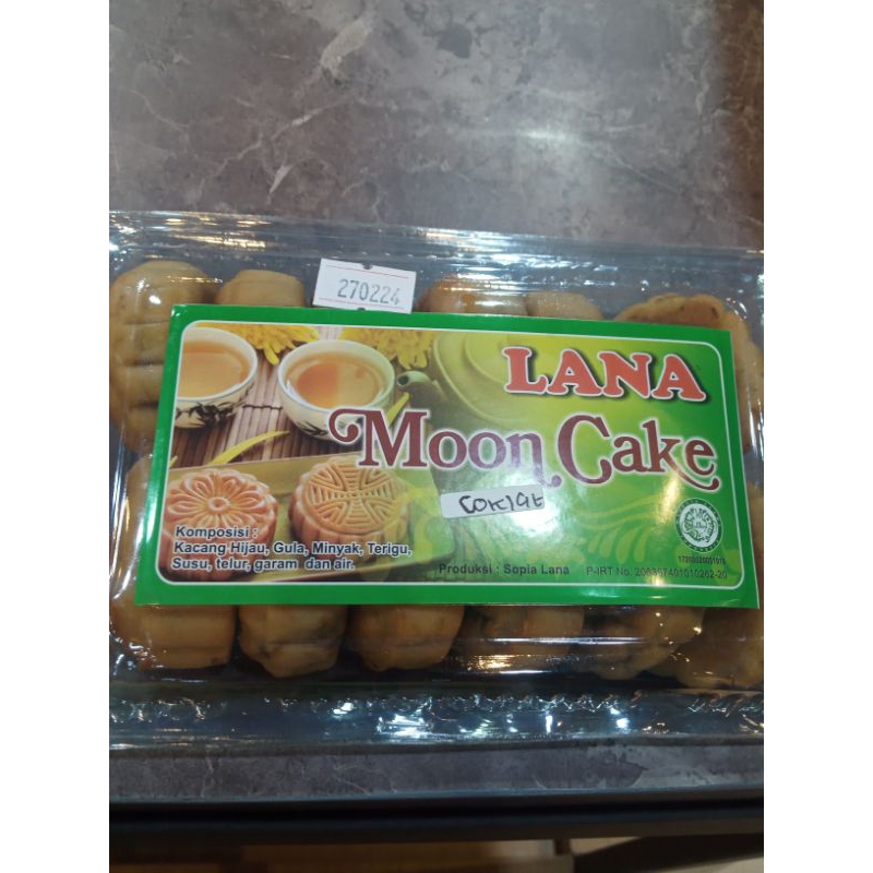 

LANA MOON CAKE diproduksi oleh shopia lana kue rembulan kue kacang hijau isi 12pis 1bngks enak buat pendamping kopi