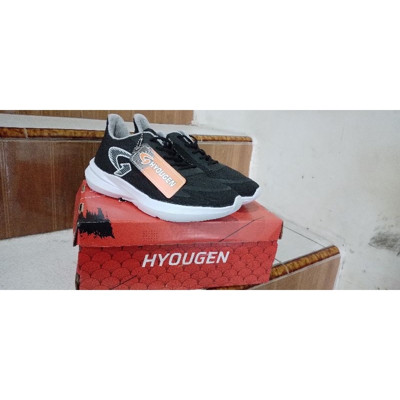 hyougen hitam putih casual