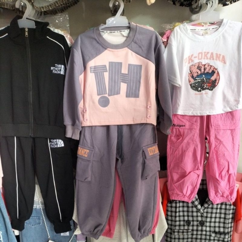 SetCropTopCargo Anak Perempuan