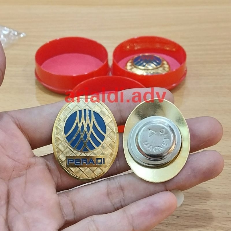 pin PERADI Magnet pin peradi kuningan disepuh emas magnet