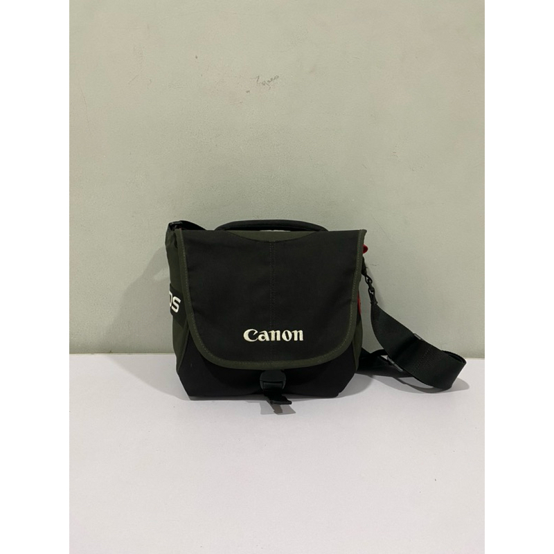 tas sling crumpler 5million dollar home