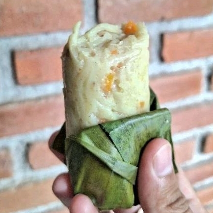 Lontong Mie/ Arem arem mie/ Lonmie isi 8 pcs