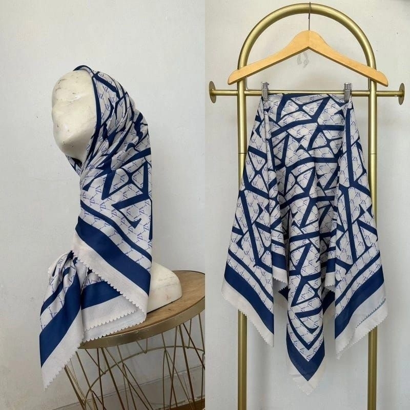 HIJAB SEGIEMPAT MOTIF VOAL SUBLIME HITAM PUTIH DAN PUTIH NAVY