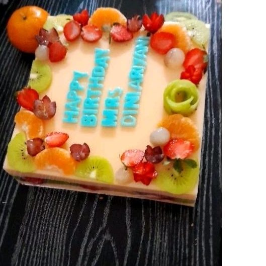 

puding kaca buah..isi buah ditengah..ukuran 22x22cm